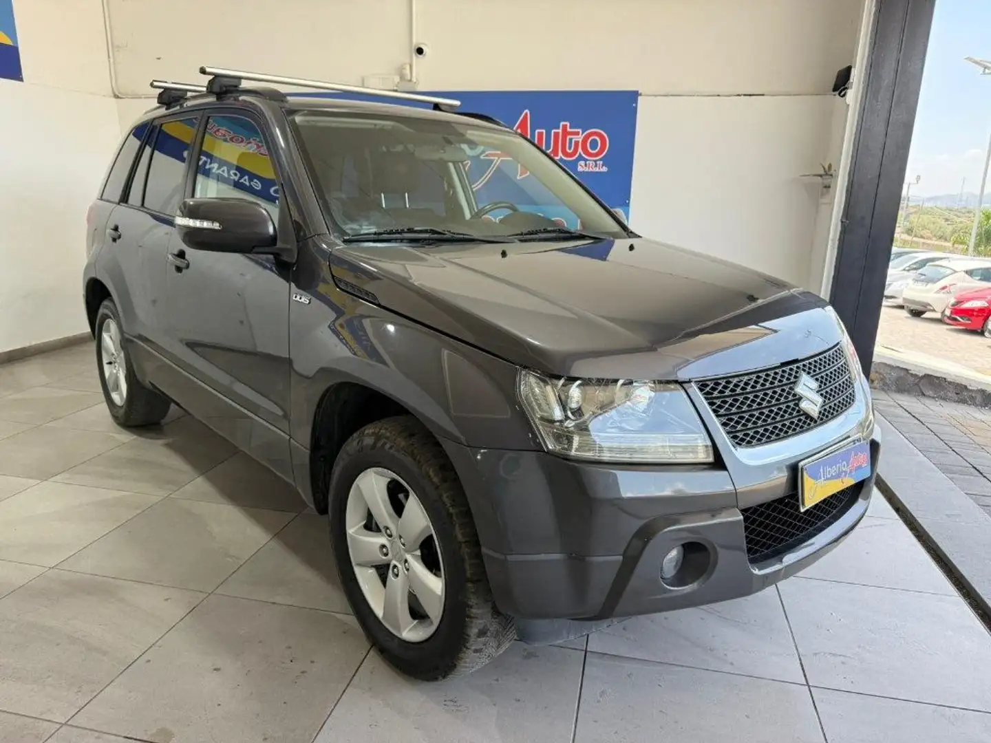 Suzuki Grand Vitara 1.9 DDiS 5 porte Executive Crossover Grigio - 2