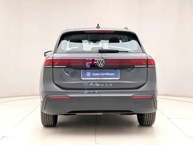 Volkswagen Tiguan view 5