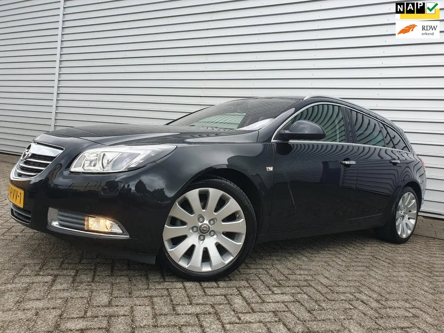 Opel Insignia Sports Tourer 1.6 T Cosmo Clima/Cruise/Navi/LM Zwart - 1