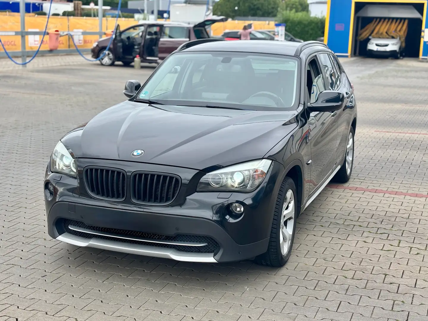 BMW X1 X1 sDrive18i Schwarz - 1