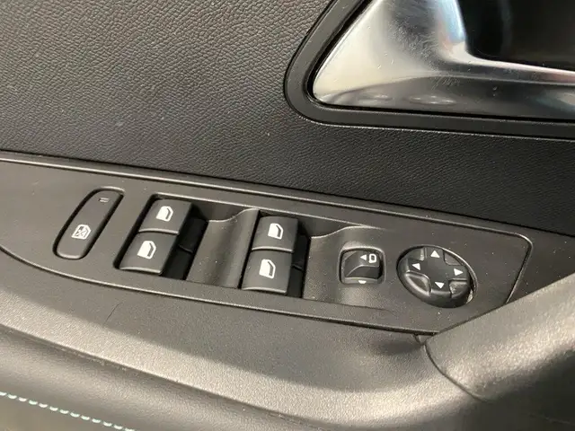 Peugeot 2008 view 13