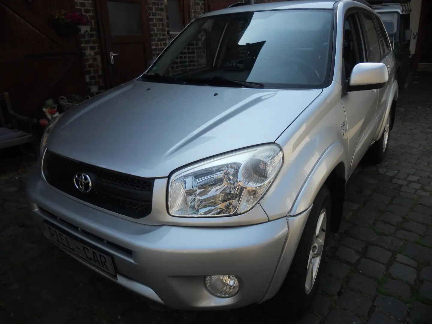 Toyota RAV 4 2.0-l-VVT-i 4x4 Sol Automatik 1.Hand Silber - 2
