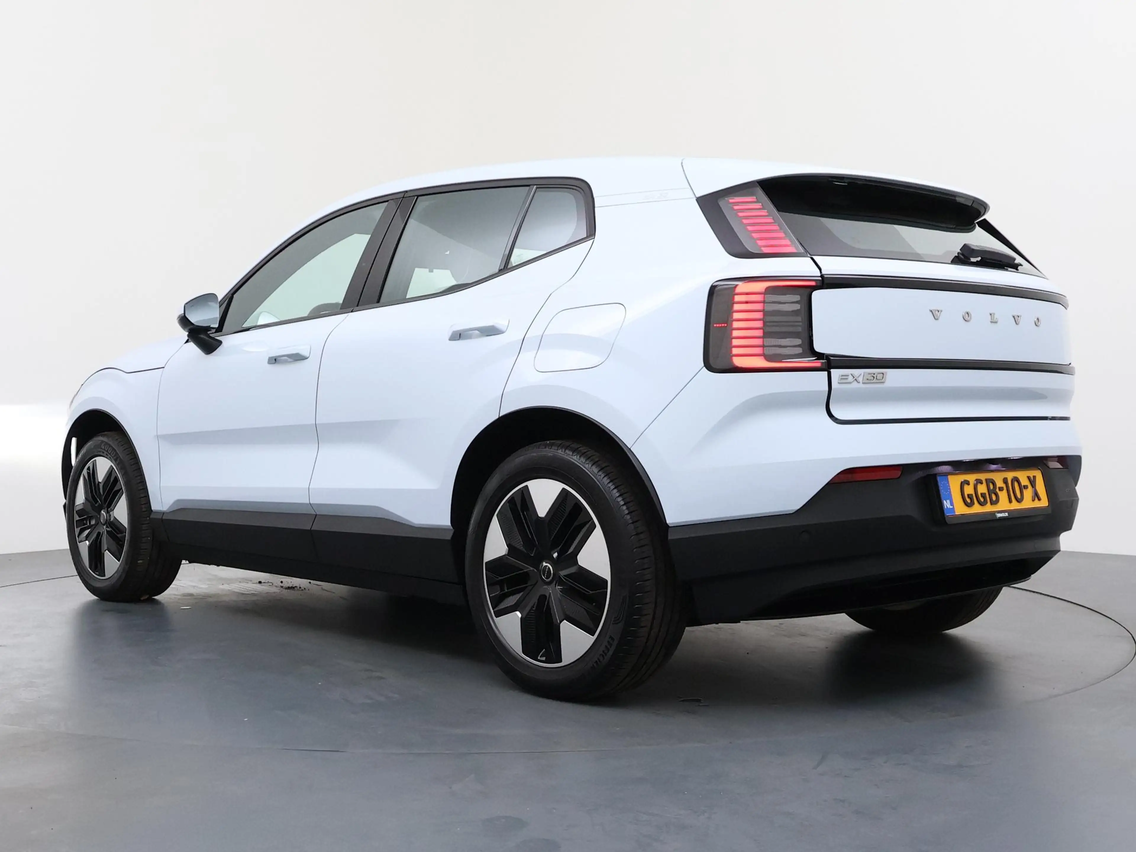 Volvo EX30 Single Motor Core 51 kWh | SOH 98,8% | 337 km WLTP — photo 3