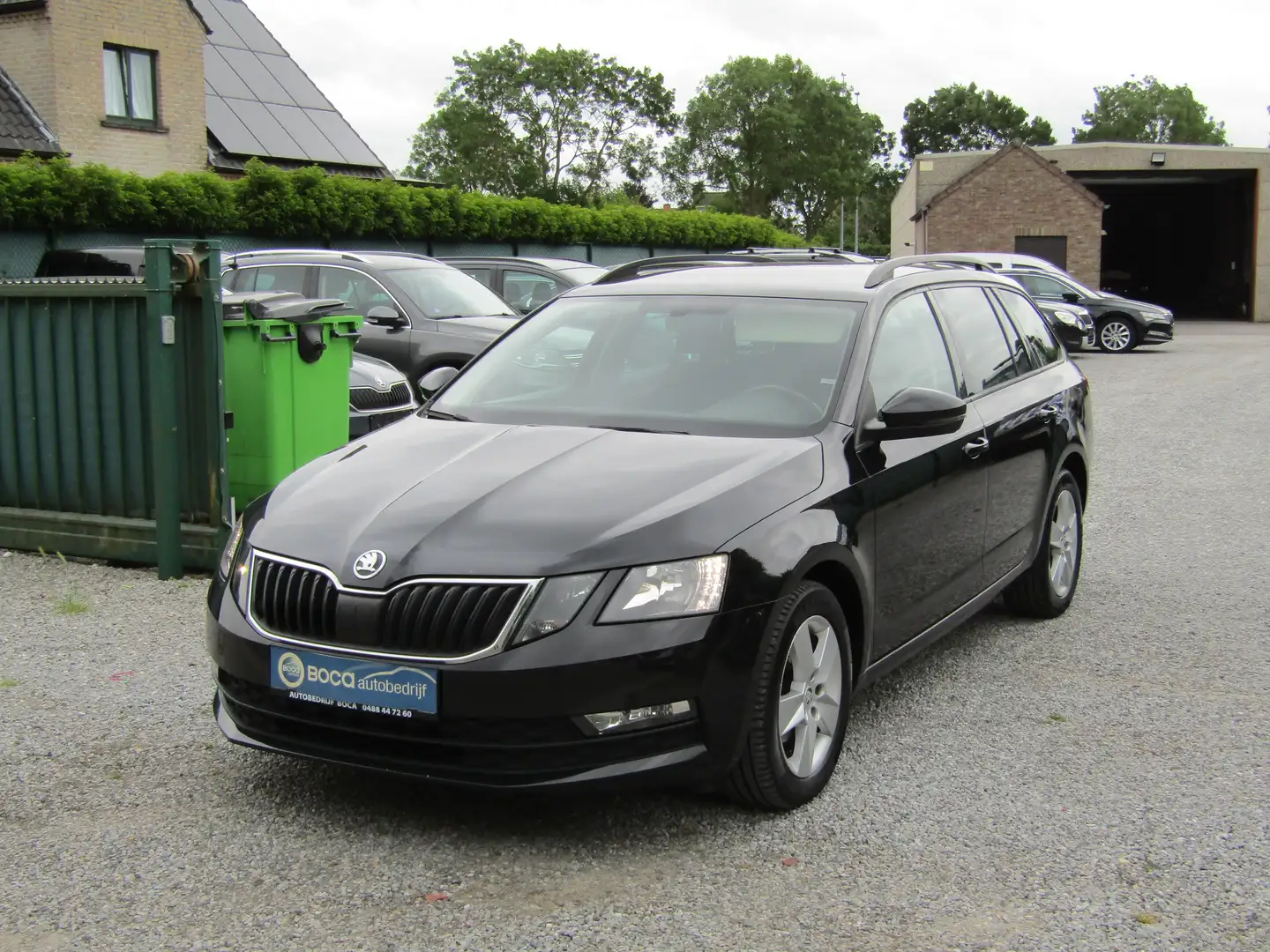 Skoda Octavia SW 1.6 CR TDi Ambition DSG Zwart - 1