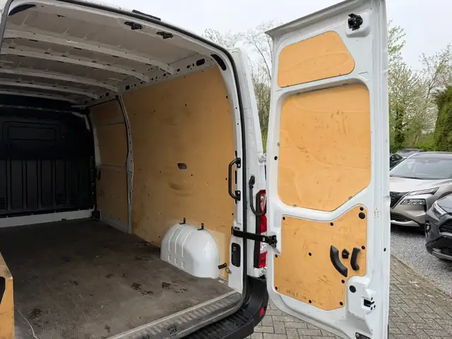Opel Movano view 6