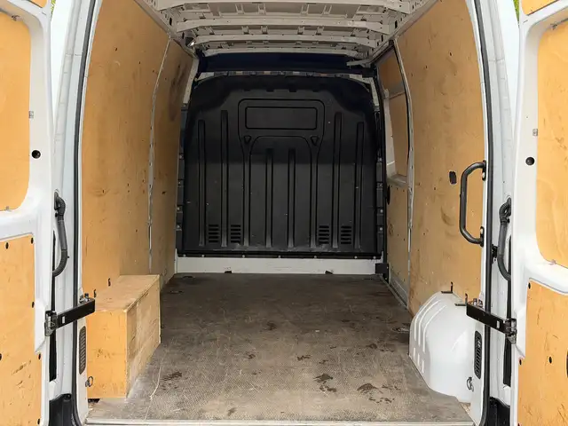 Opel Movano view 8