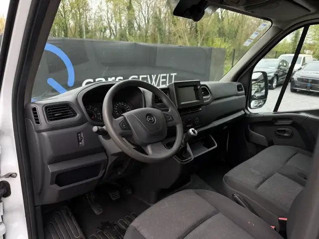 Opel Movano view 4