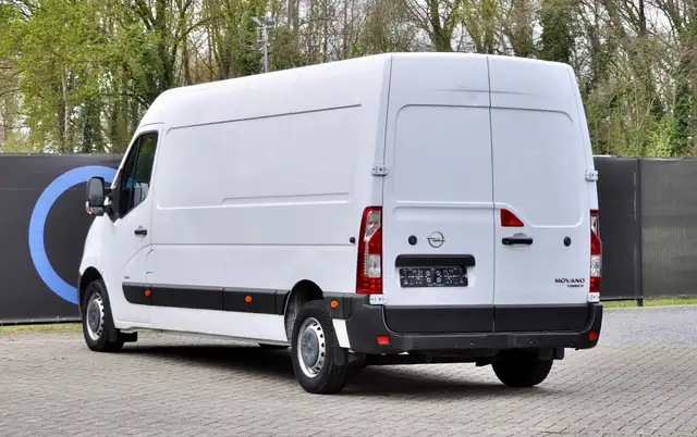 Opel Movano view 3