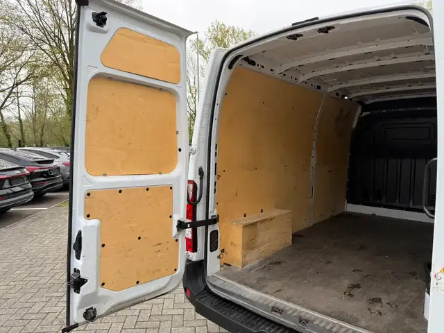 Opel Movano view 7