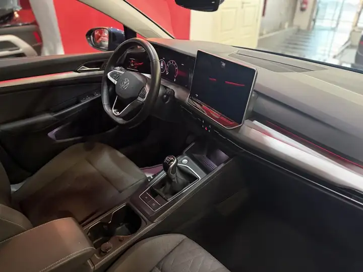 Volkswagen Golf 2025, foto 11