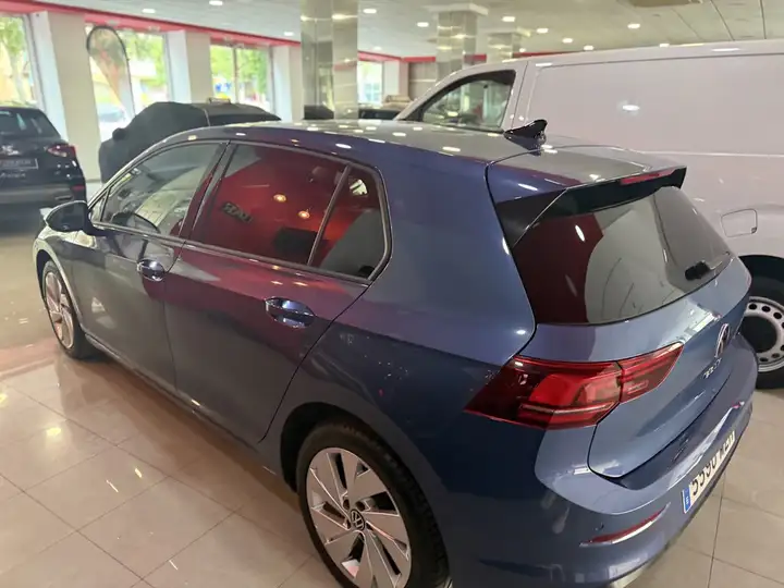 Volkswagen Golf 2025, foto 3