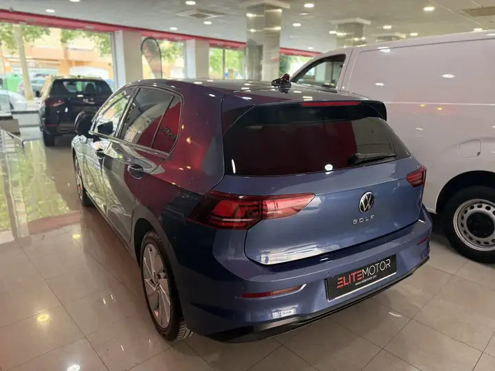 Volkswagen Golf 2025, foto 8