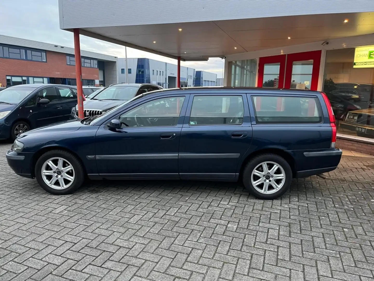 Volvo V70 2.4 140PK Nieuwe Distributieriem met waterpomp Nie Blauw - 1