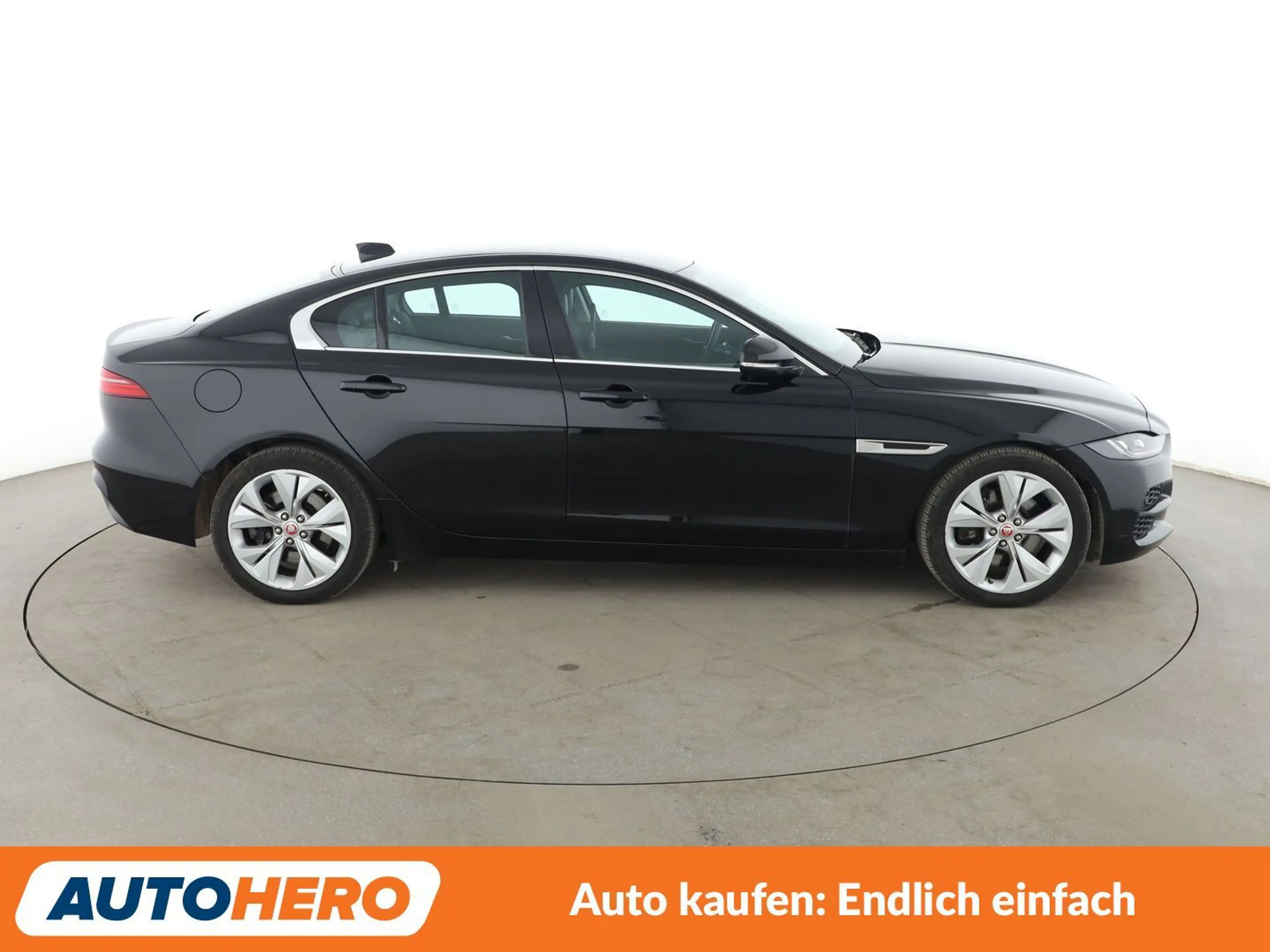 Jaguar XE 25t S Aut*NAVI*LED*TEMPO*CAM*PDC*KLIMA* — photo 7