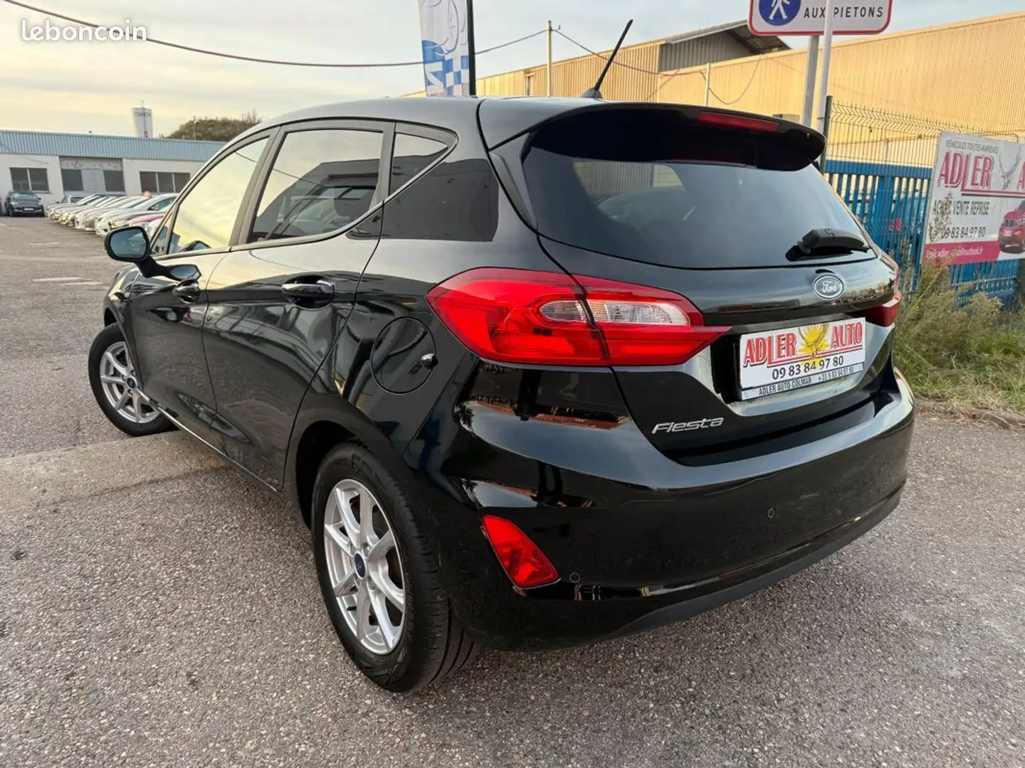 Ford Fiesta 1.1 85ch Trend Business Nav 5p 1ére MAIN Noir - 2