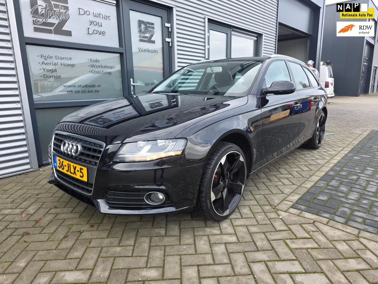 Audi A4 Avant 1.8 TFSI Pro Line Business Zwart - 1