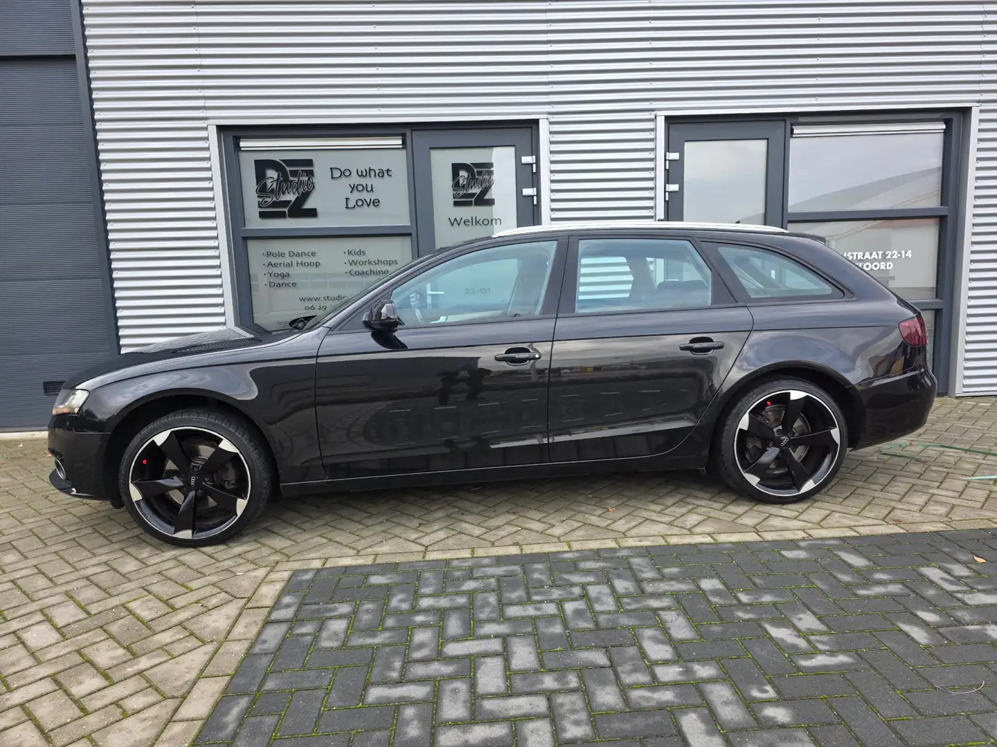 Audi A4 Avant 1.8 TFSI Pro Line Business Zwart - 2