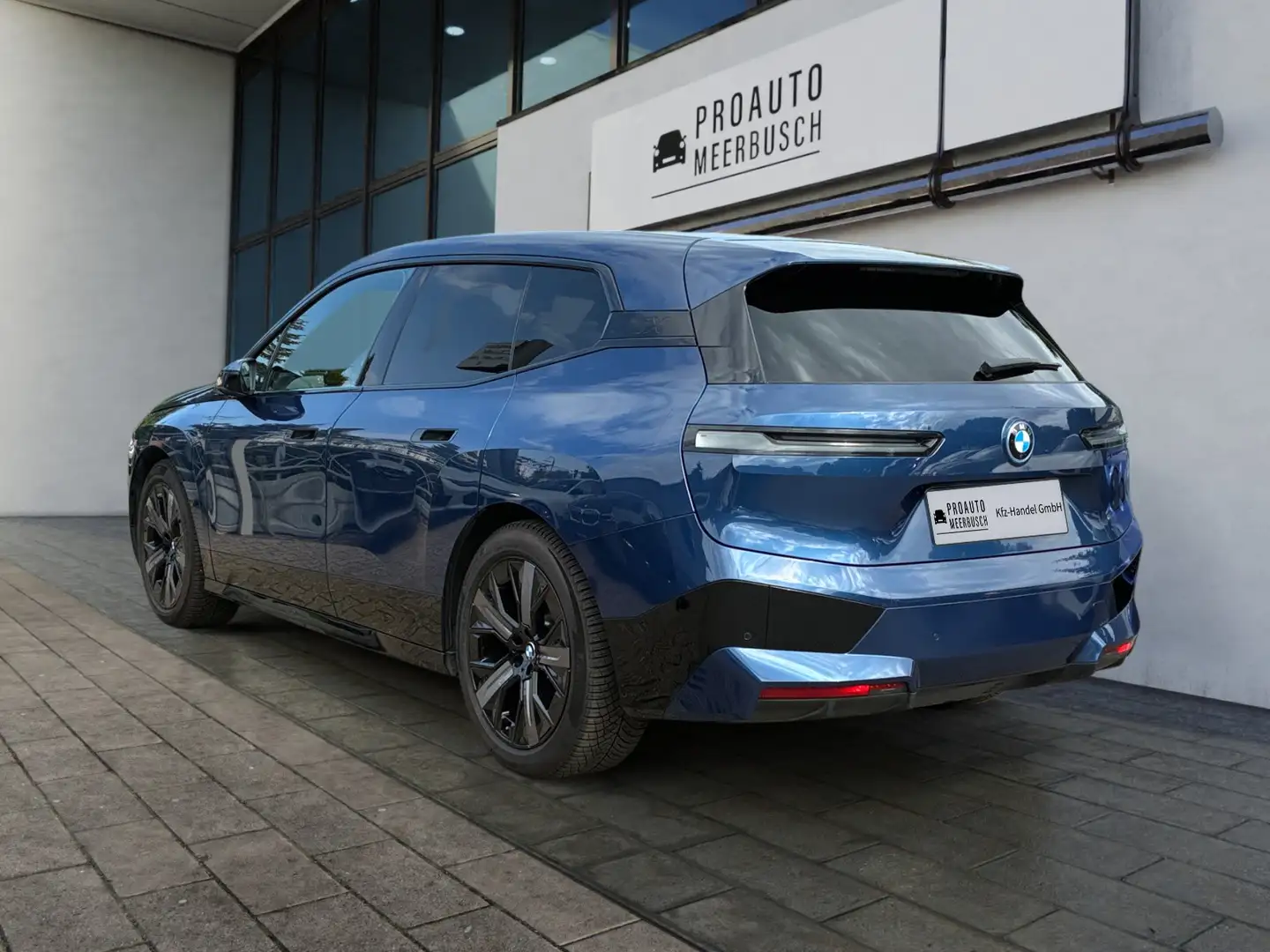 BMW iX 50 xDrive Sport AHK/MMRY/PANO/LASER/ACC/360° Modrá - 2