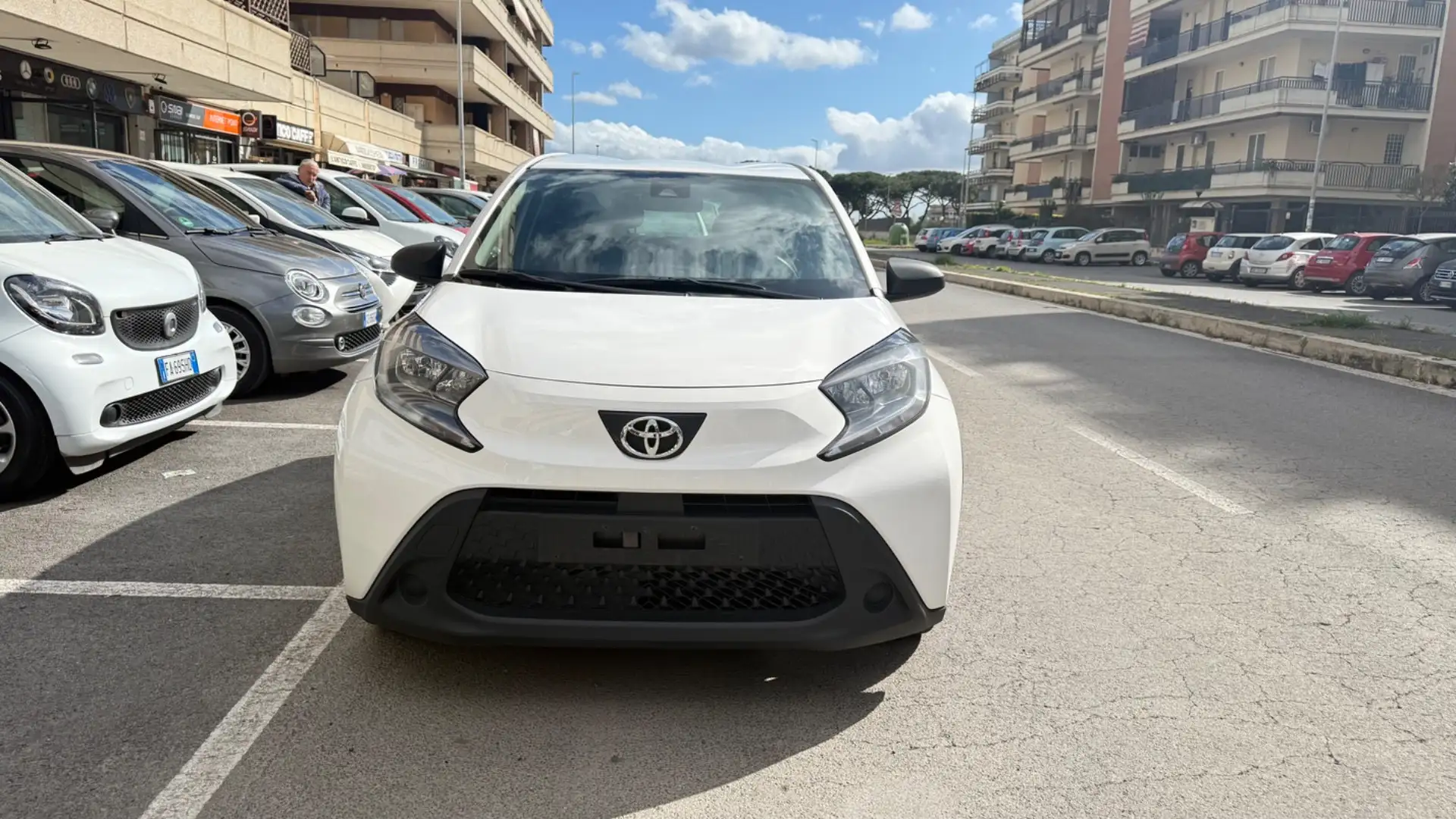 Toyota Aygo X 1.0 VVT-i 72 CV 5 porte Lounge Air S-CVT LED PDC Bianco - 1