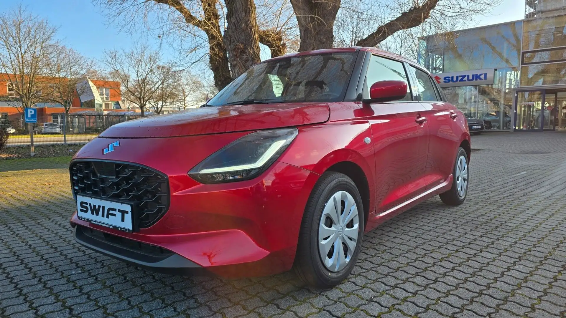 Suzuki Swift 1.2 Club Hybrid MT Rouge - 1