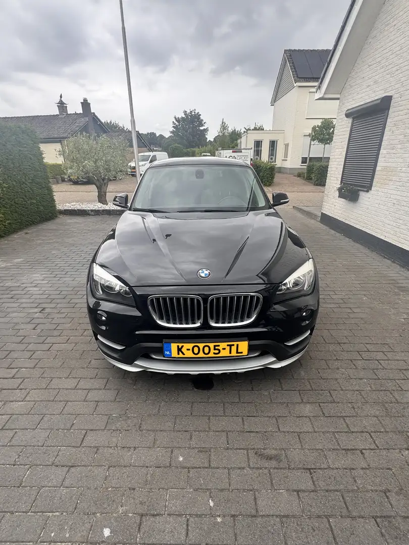 BMW X1 118 + Apple carplay en winterbanden set Zwart - 1
