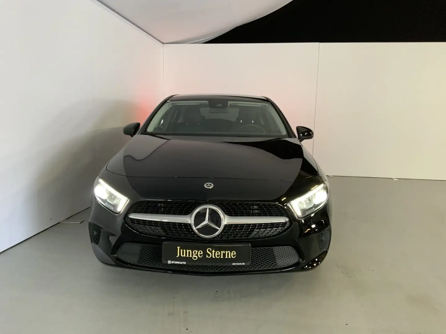 Mercedes-Benz A 180 A 180 Kompaktlimousine LED Sound Ambiene Sitzh Noir - 2