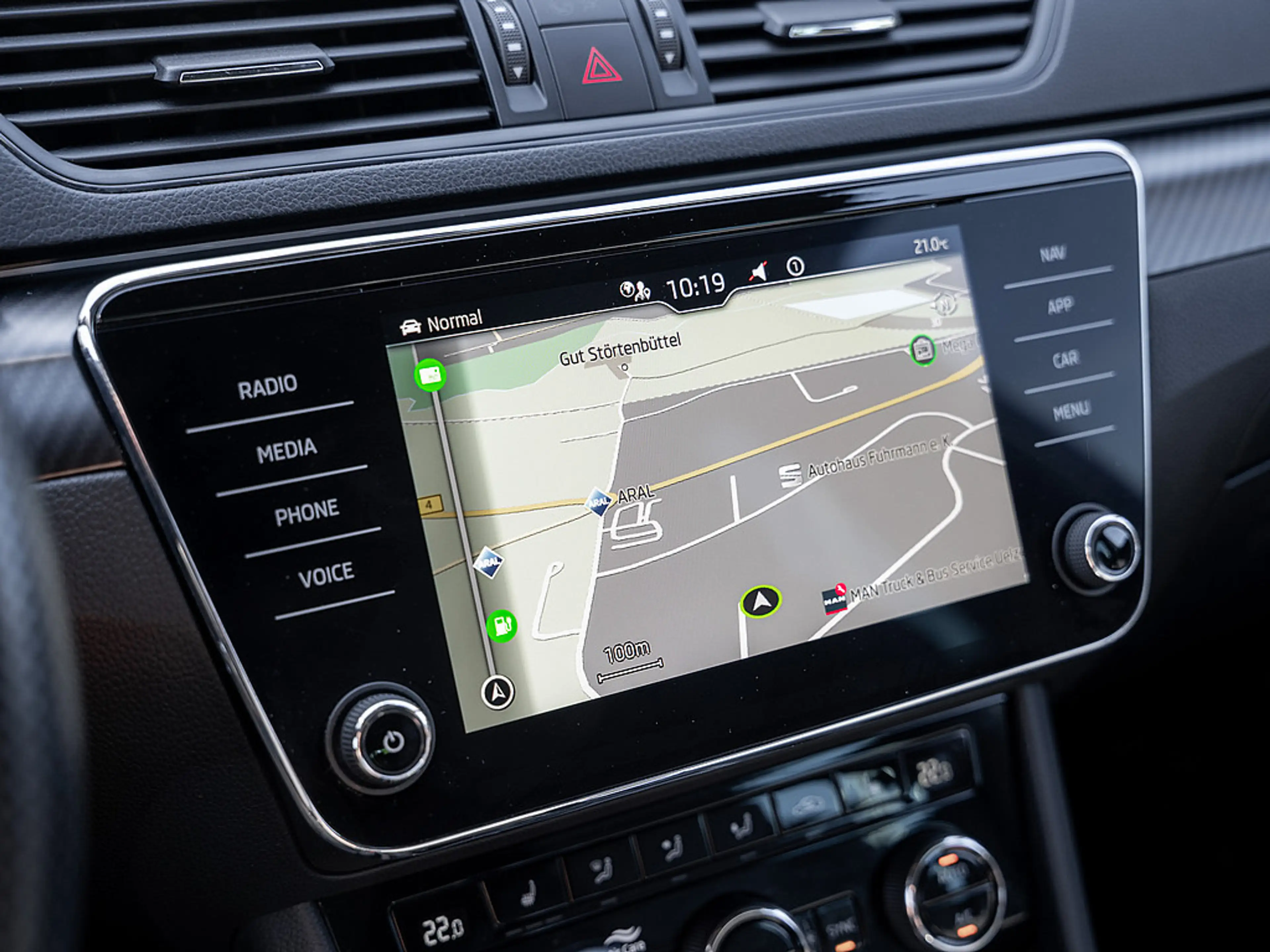 Skoda Superb Combi 2.0 TDI Sportline AHK KAM MATRIX — photo 7