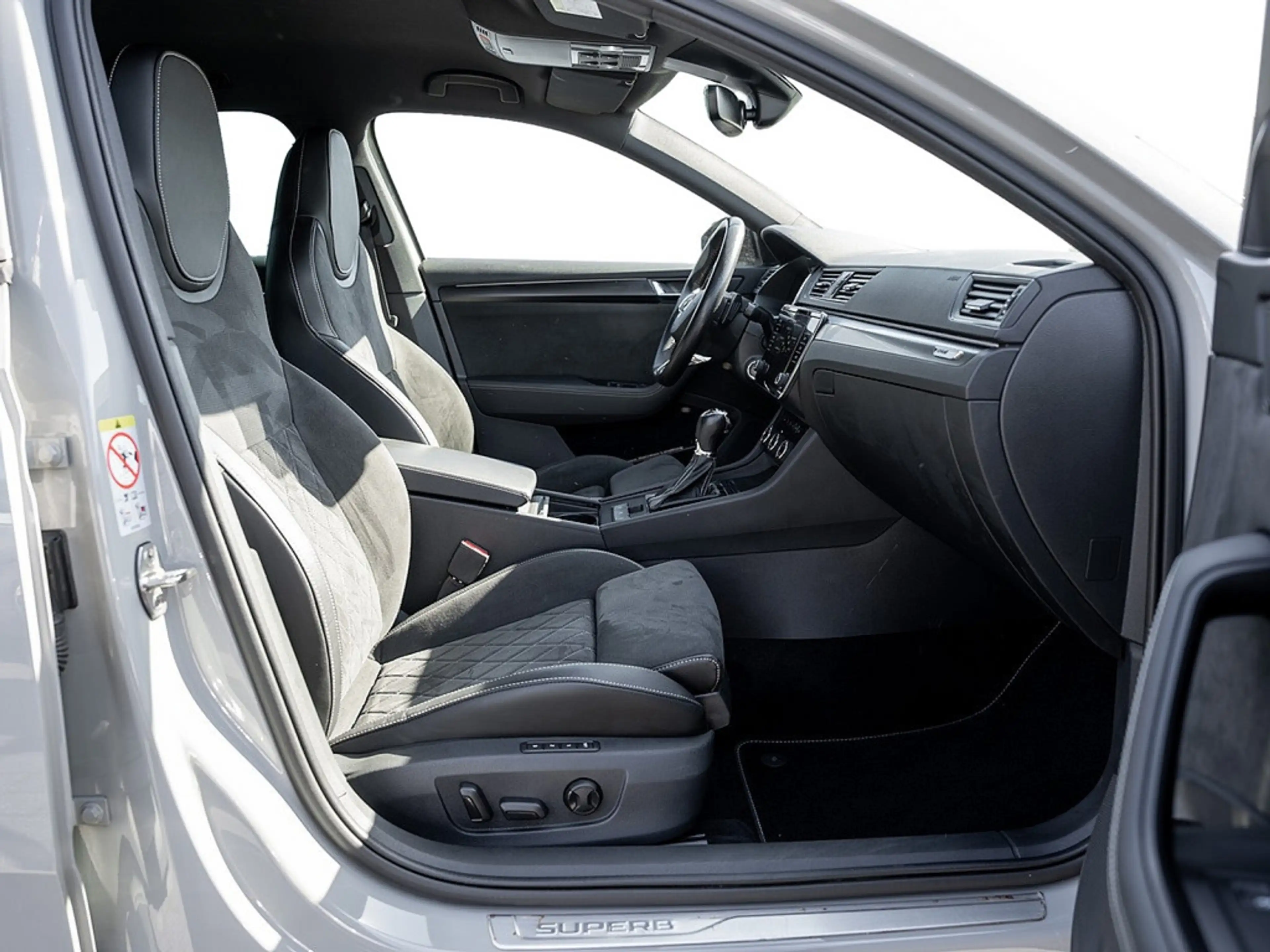 Skoda Superb Combi 2.0 TDI Sportline AHK KAM MATRIX — photo 2
