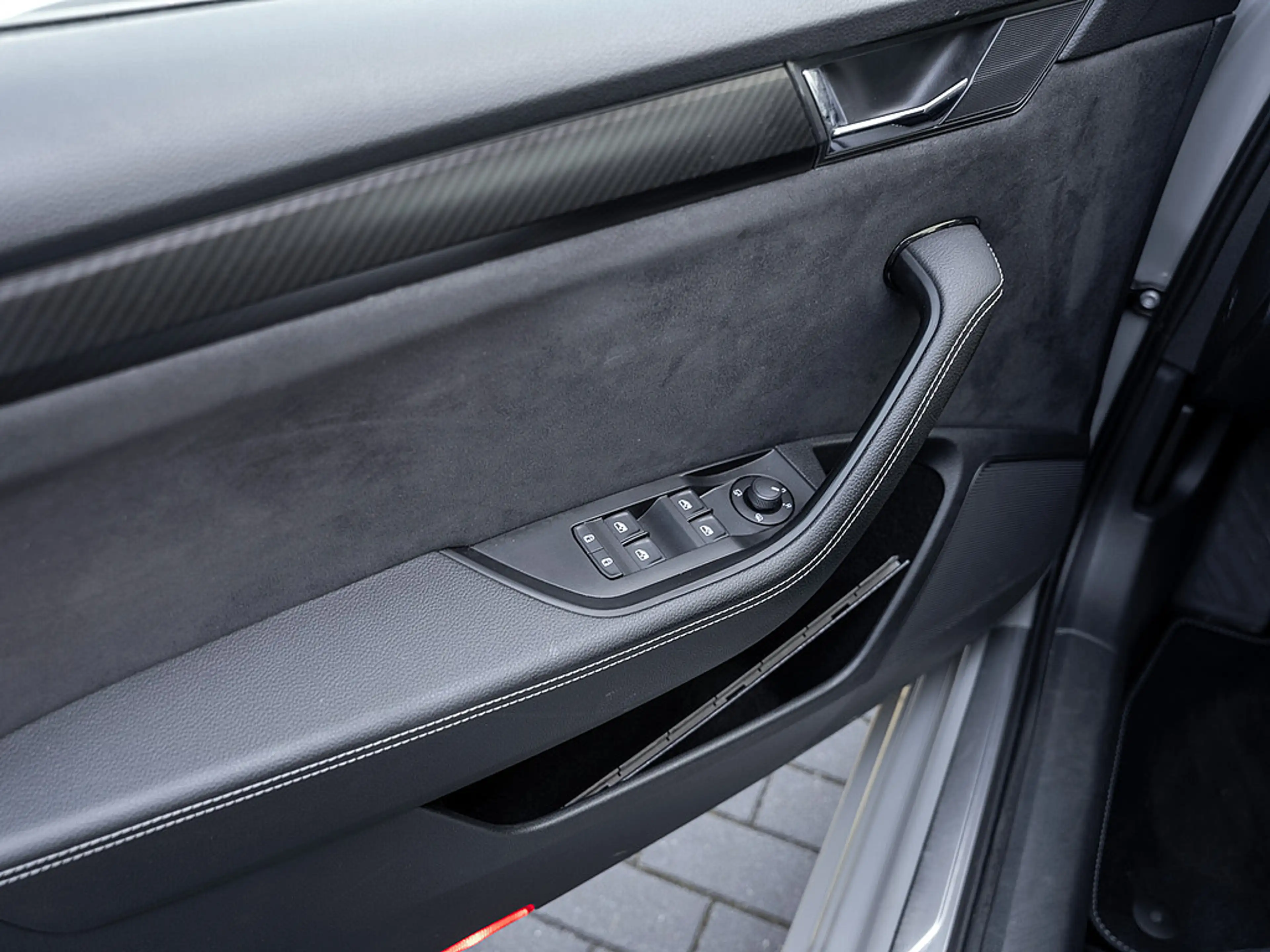 Skoda Superb Combi 2.0 TDI Sportline AHK KAM MATRIX — photo 13
