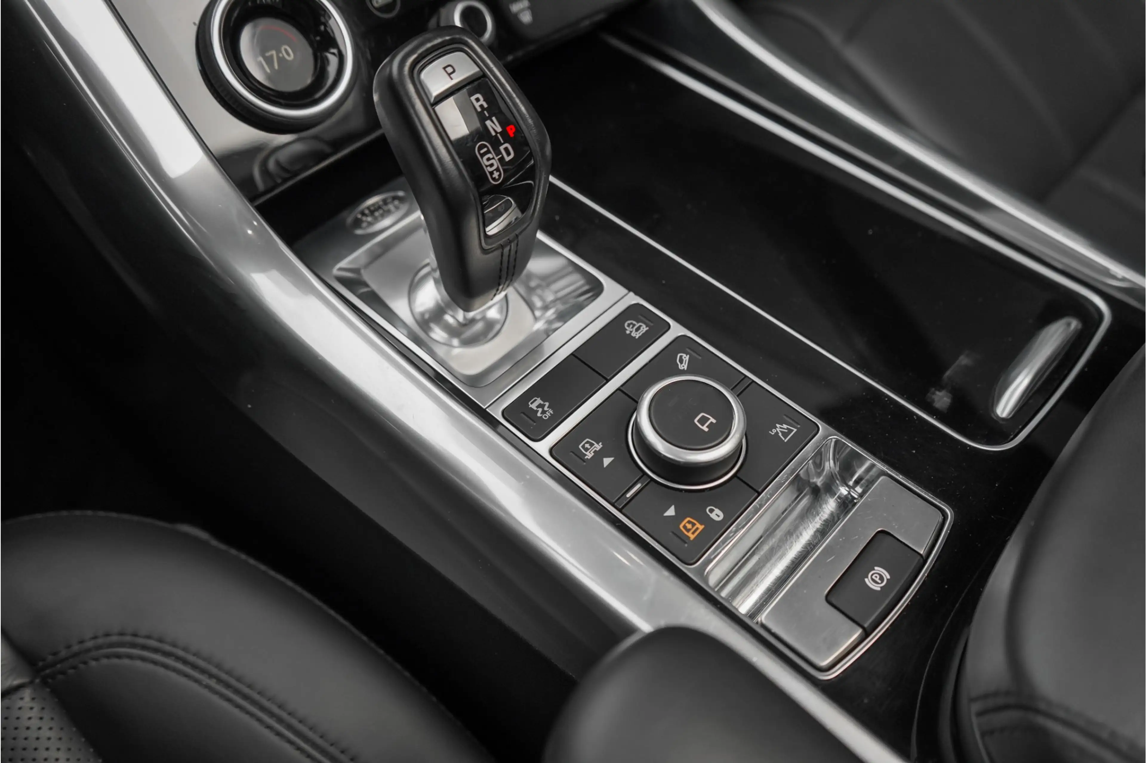 Land Rover Range Rover Sport 4.4 SDV8 HSE Dynamic Pano CarPlay Trekhaak 22" — photo 32