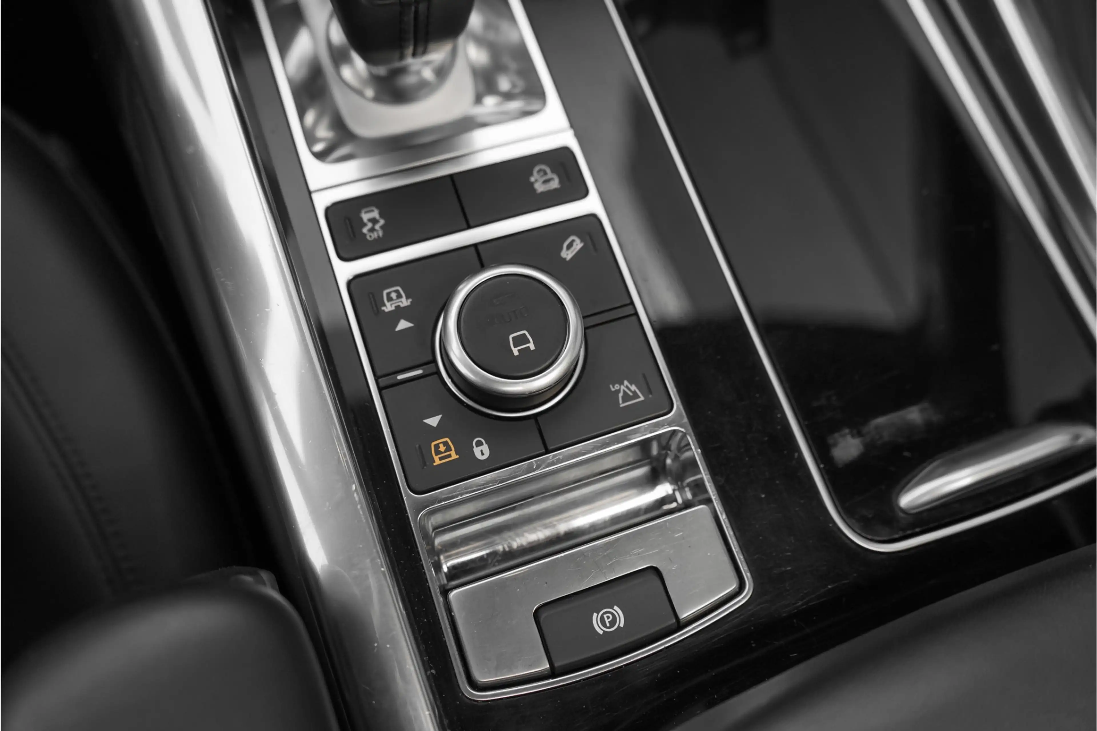 Land Rover Range Rover Sport 4.4 SDV8 HSE Dynamic Pano CarPlay Trekhaak 22" — photo 34