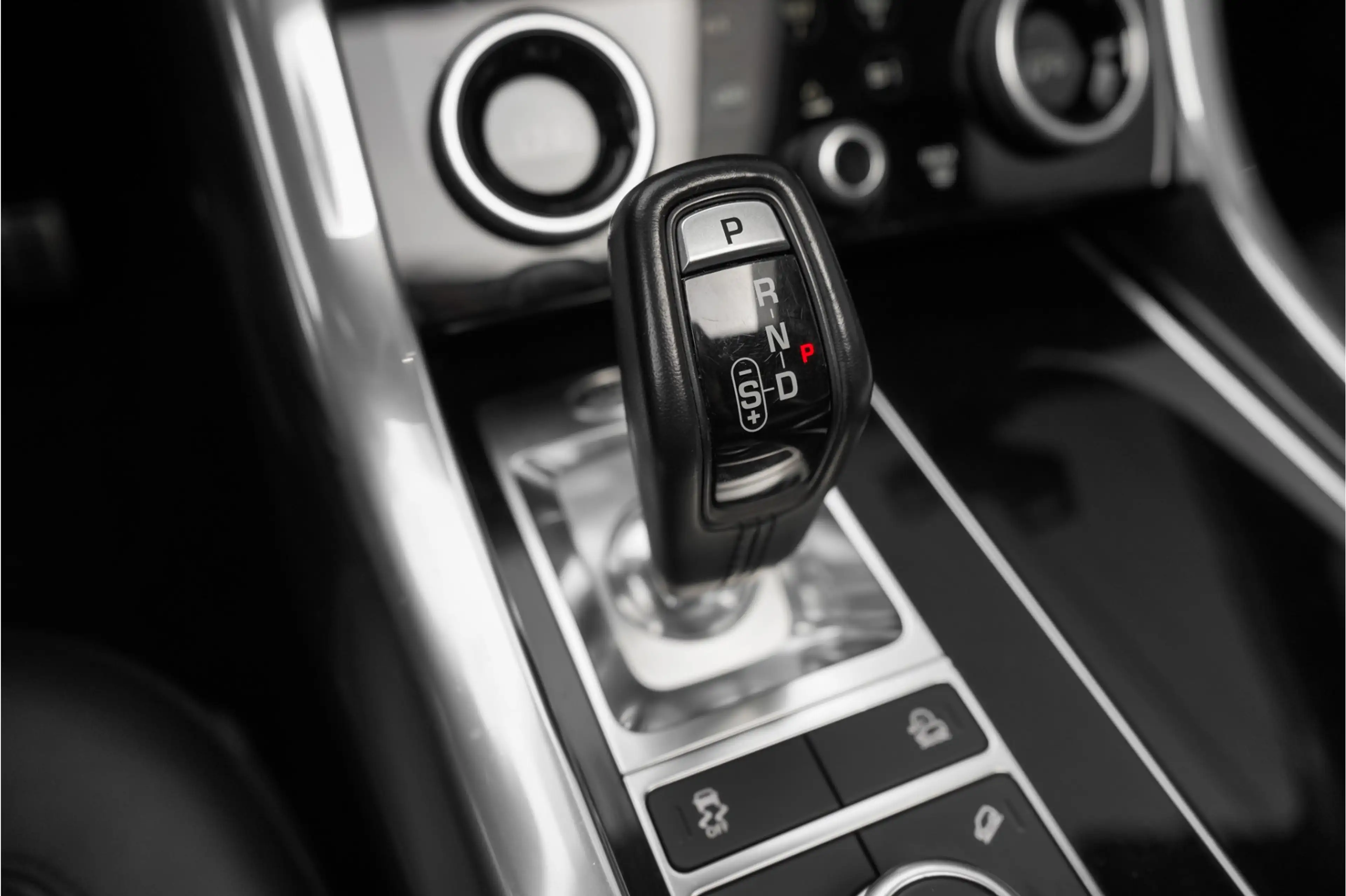Land Rover Range Rover Sport 4.4 SDV8 HSE Dynamic Pano CarPlay Trekhaak 22" — photo 33