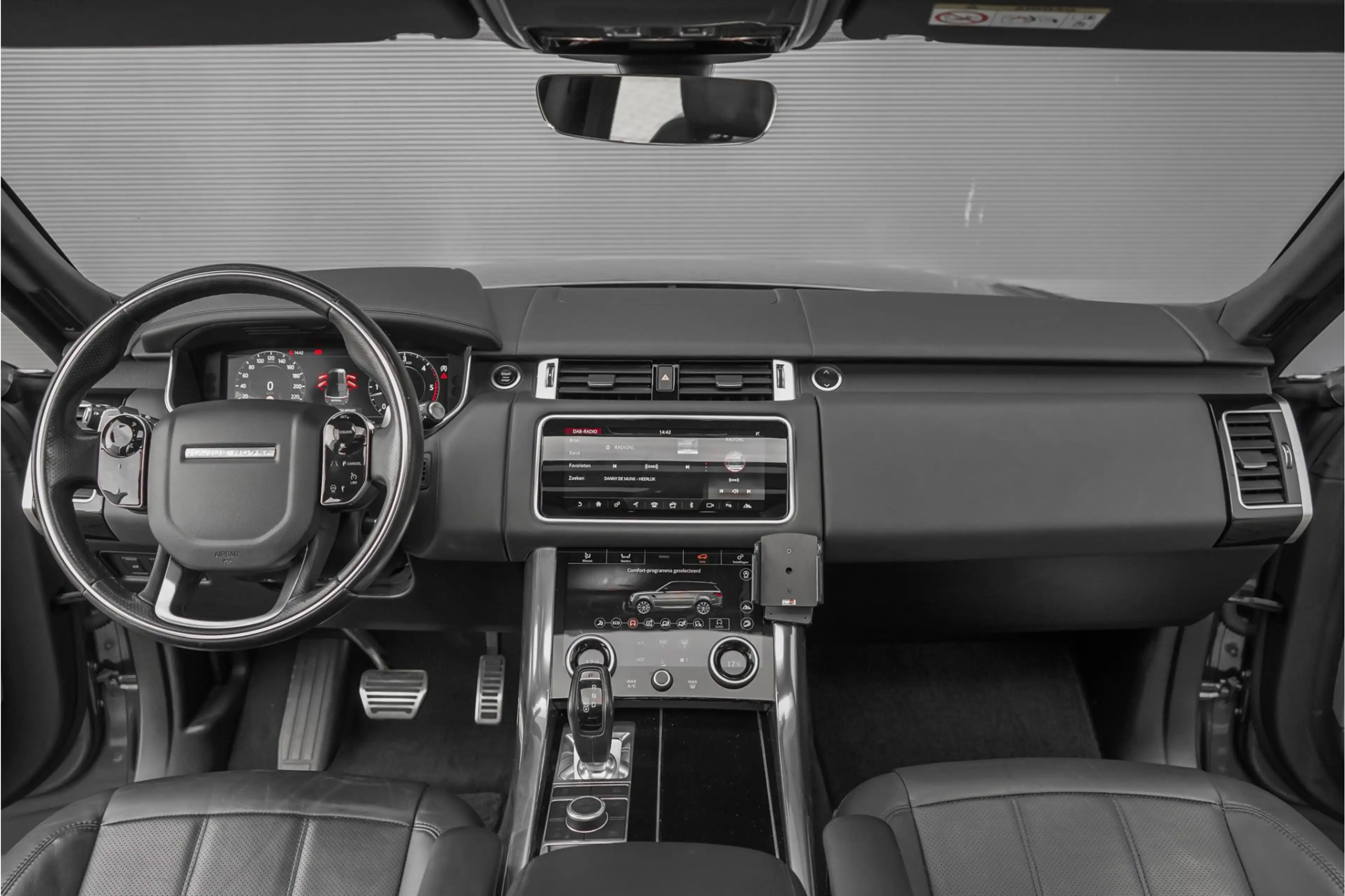 Land Rover Range Rover Sport 4.4 SDV8 HSE Dynamic Pano CarPlay Trekhaak 22" — photo 2