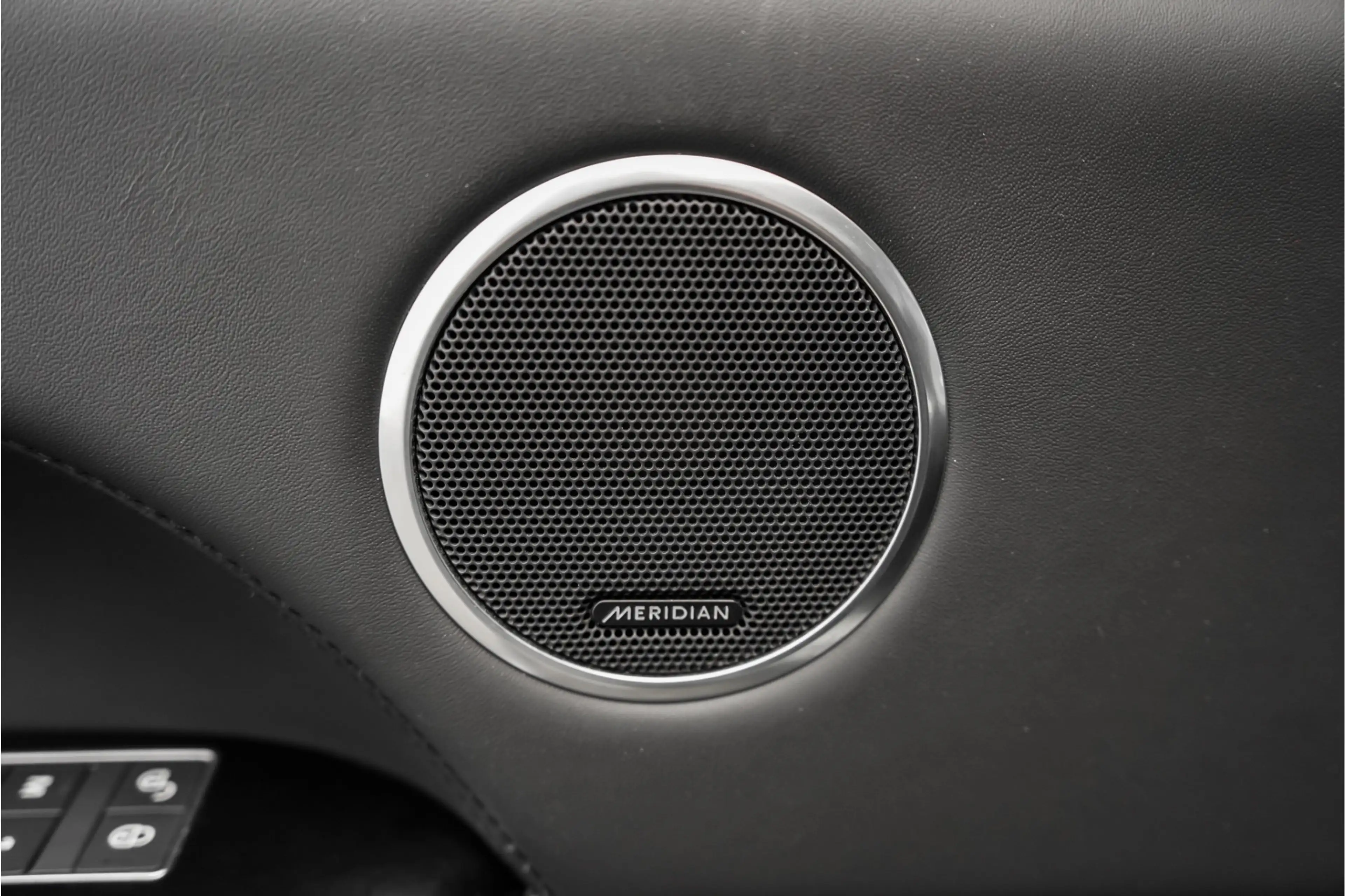 Land Rover Range Rover Sport 4.4 SDV8 HSE Dynamic Pano CarPlay Trekhaak 22" — photo 25