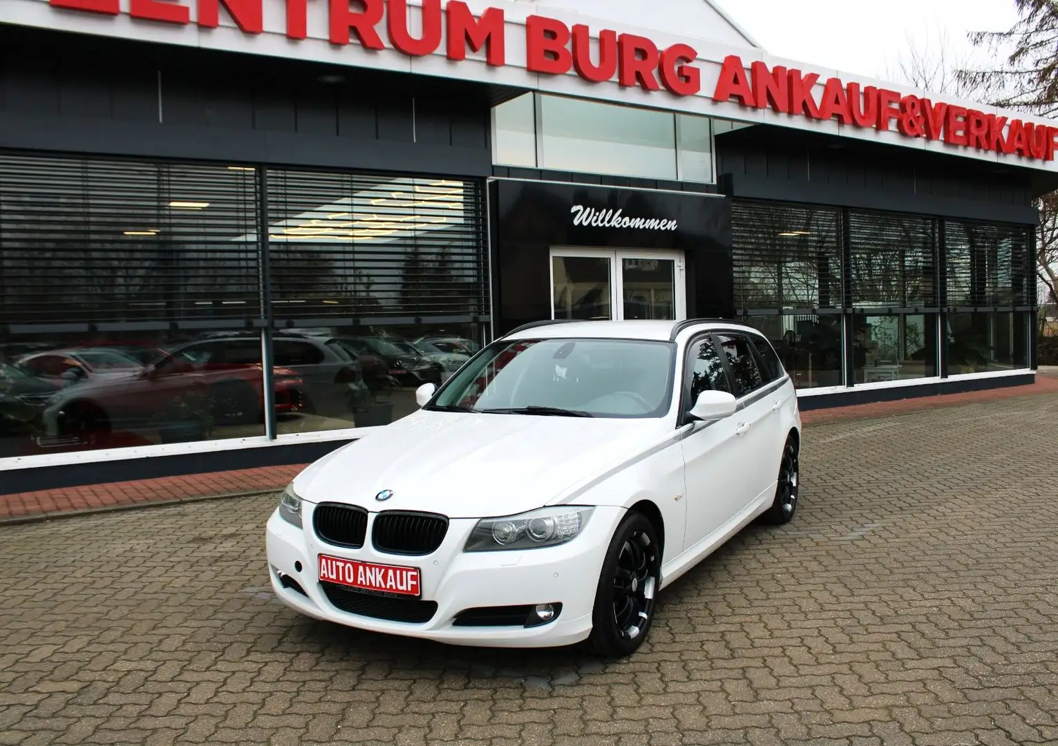 BMW 318 i Touring BiXenon PDC SHZ ESP Weiß - 2