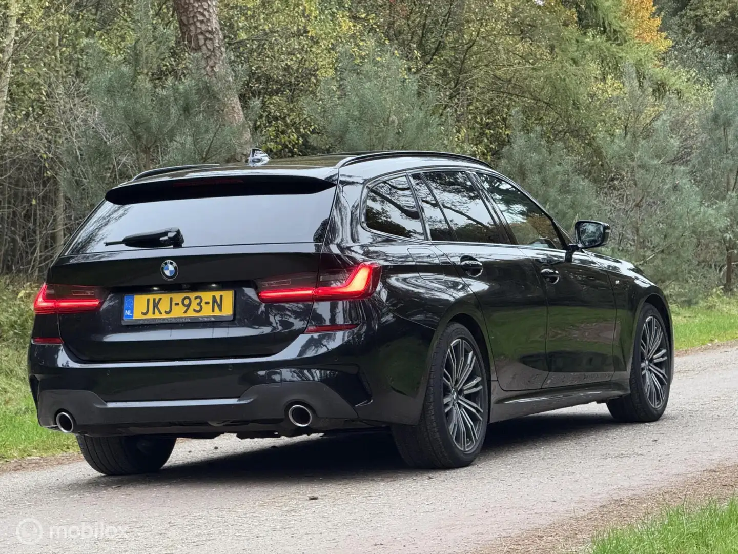 BMW 320 3-serie Touring 320i M-sport-Laser-Pano-Trekhaak-H Negro - 2