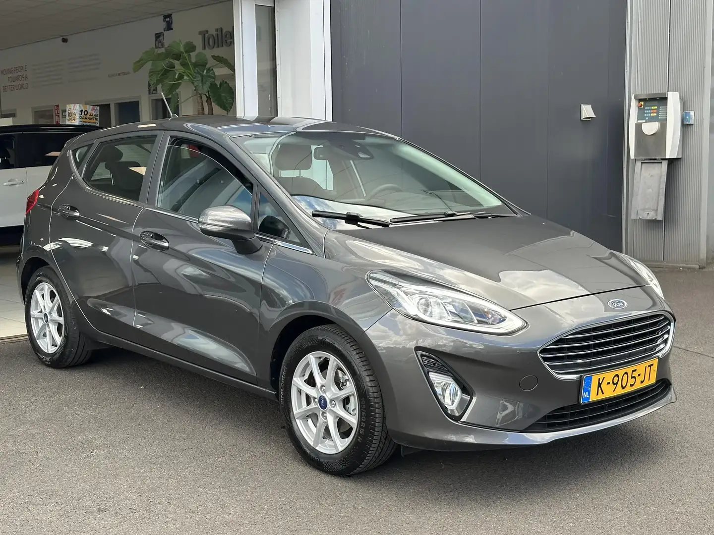 Ford Fiesta 1.0 EcoBoost Titanium Unieke KM stand ! | Airco | Grijs - 2