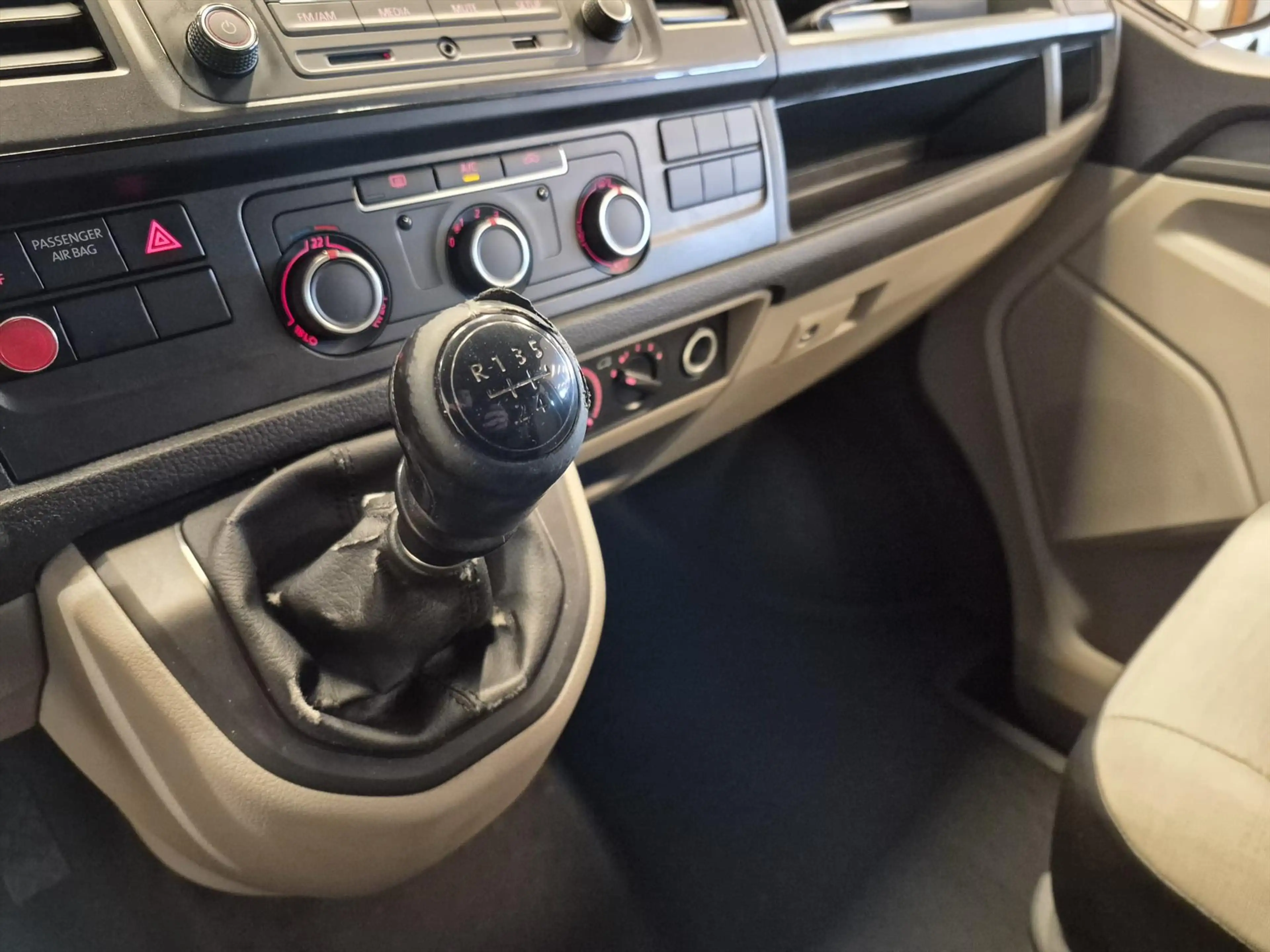Volkswagen Transporter L2H3 Personenbus / Buurtbus 7-pers. — photo 12