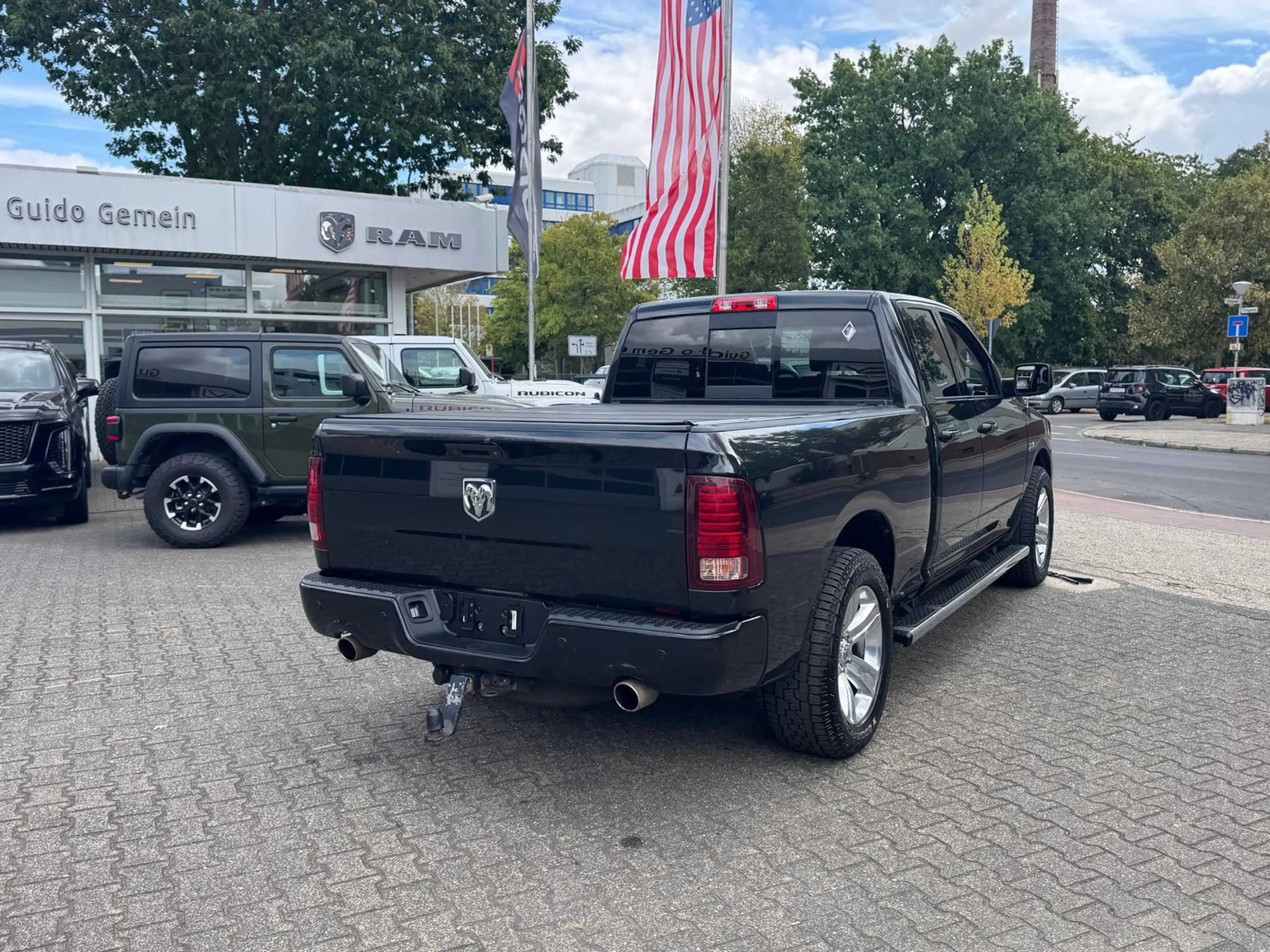 Dodge RAM 5.7 V8 Quad Cab Sport + LPG — photo 5