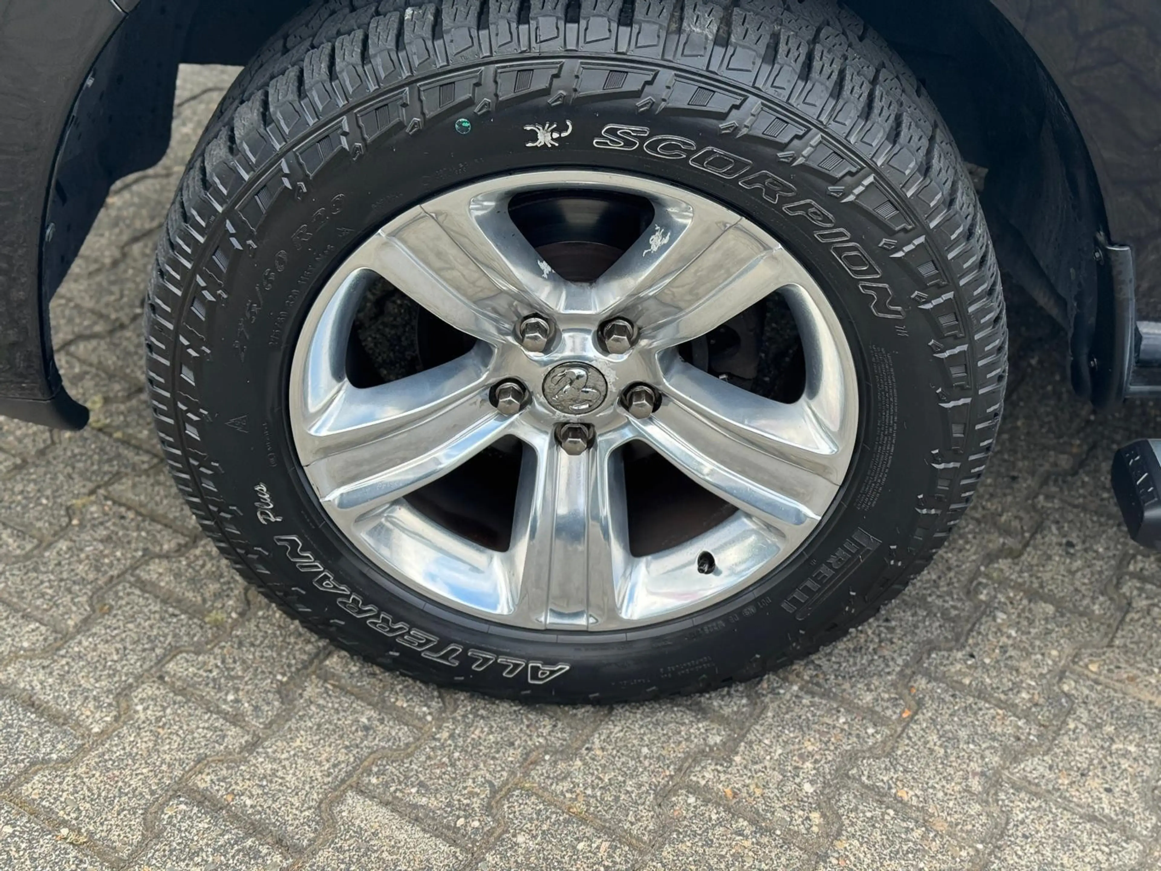 Dodge RAM 5.7 V8 Quad Cab Sport + LPG — photo 12