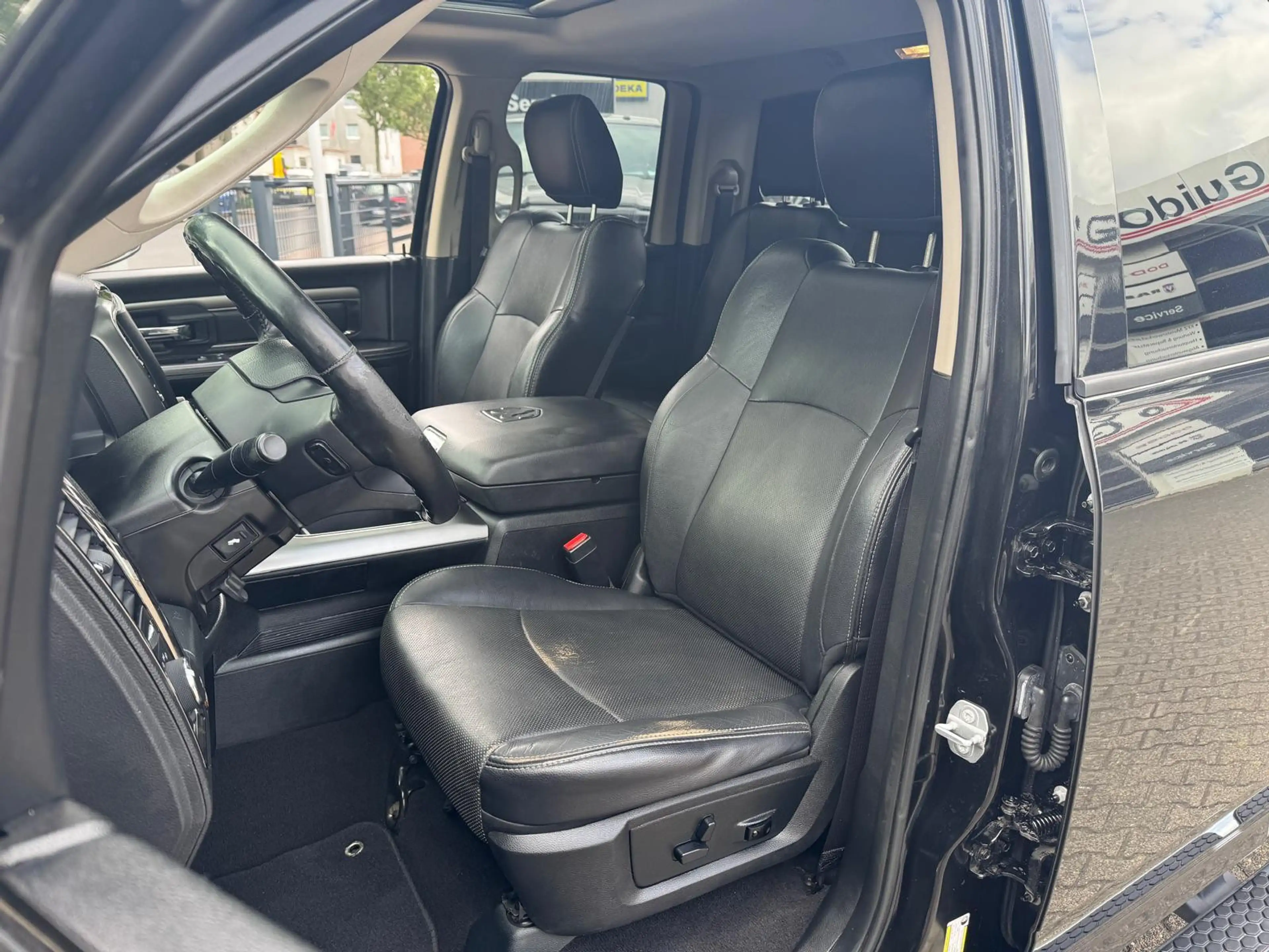 Dodge RAM 5.7 V8 Quad Cab Sport + LPG — photo 15