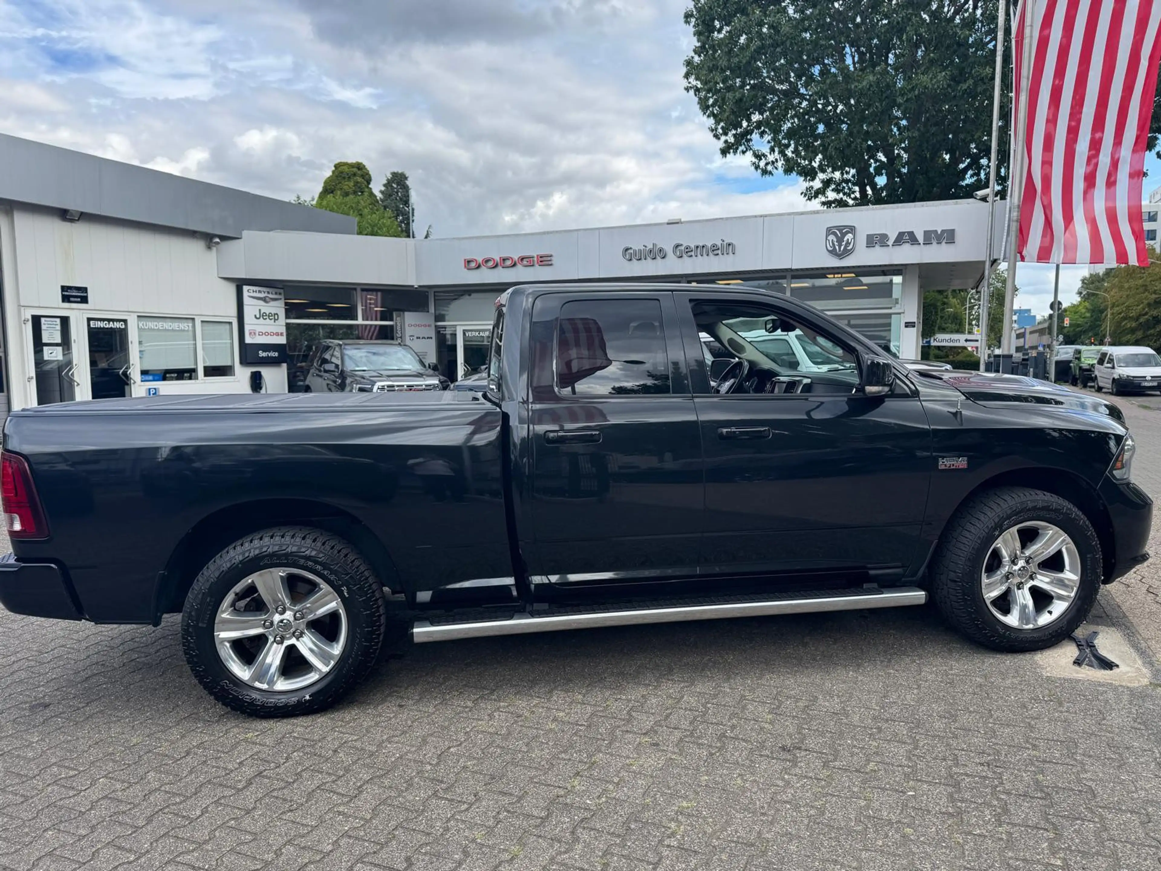 Dodge RAM 5.7 V8 Quad Cab Sport + LPG — photo 3