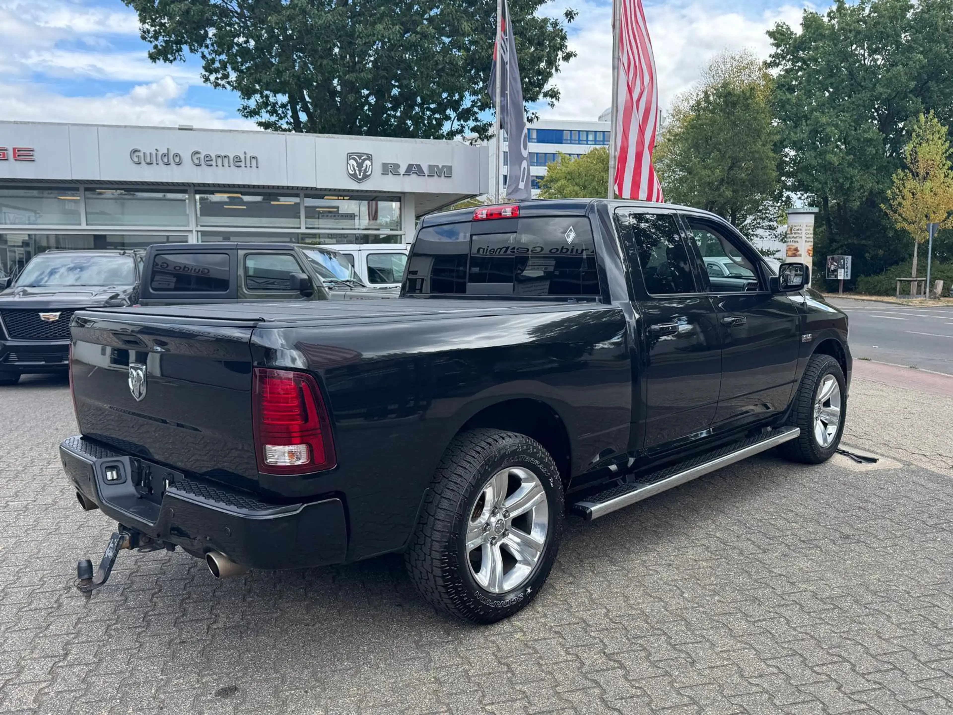 Dodge RAM 5.7 V8 Quad Cab Sport + LPG — photo 4