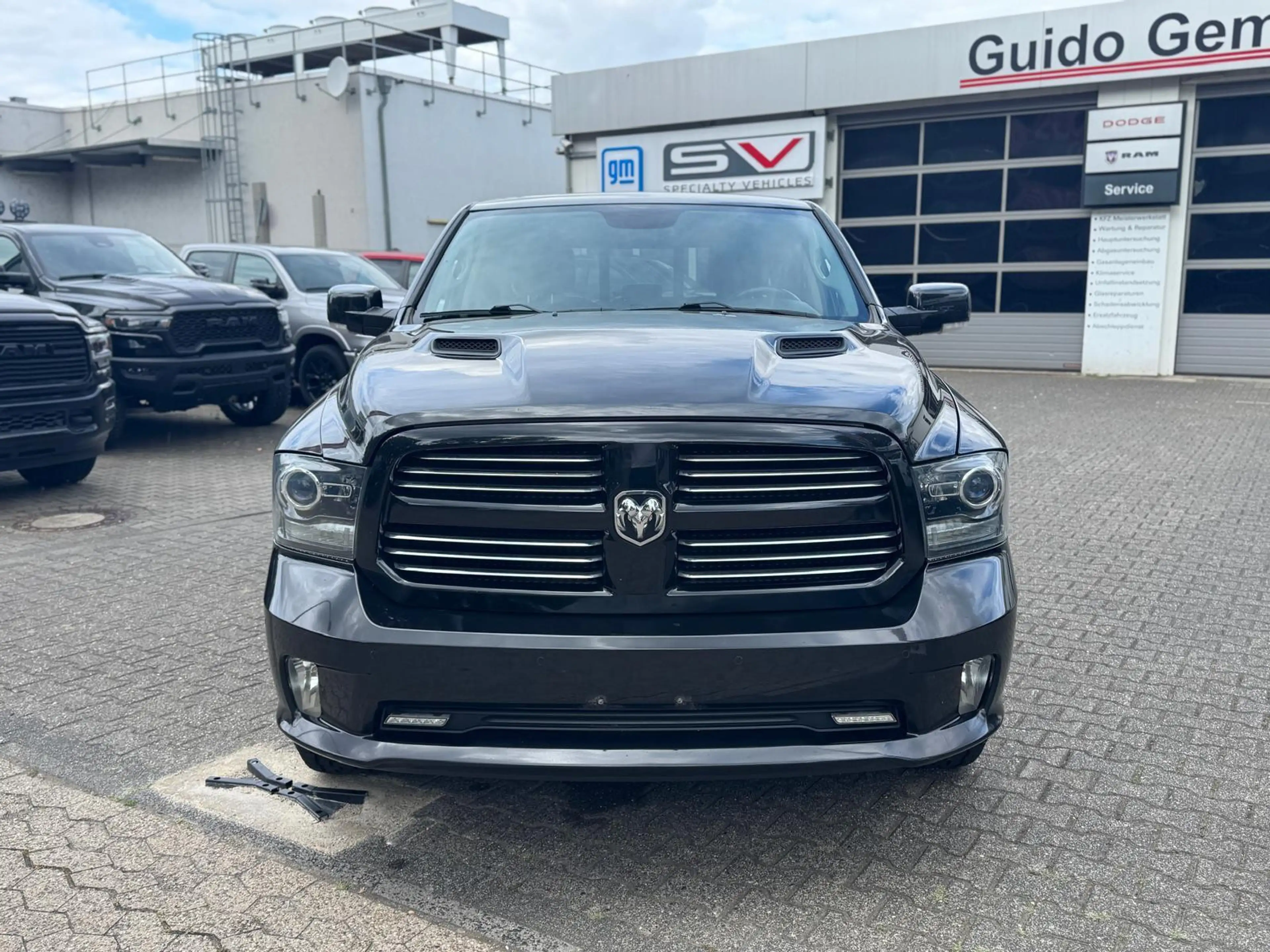 Dodge RAM 5.7 V8 Quad Cab Sport + LPG — photo 11