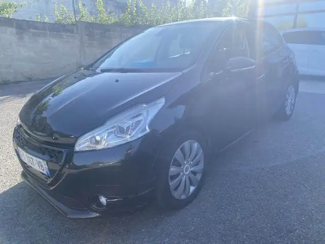 Peugeot 208 view 3