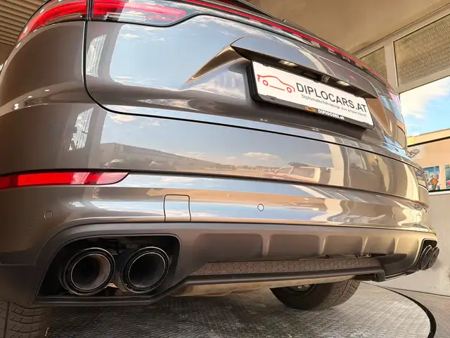 Porsche Cayenne view 14