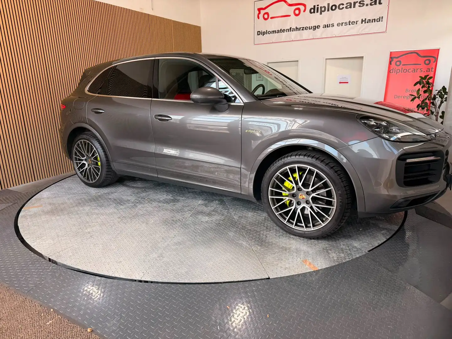 Porsche Cayenne E-Hybrid Grau - 2