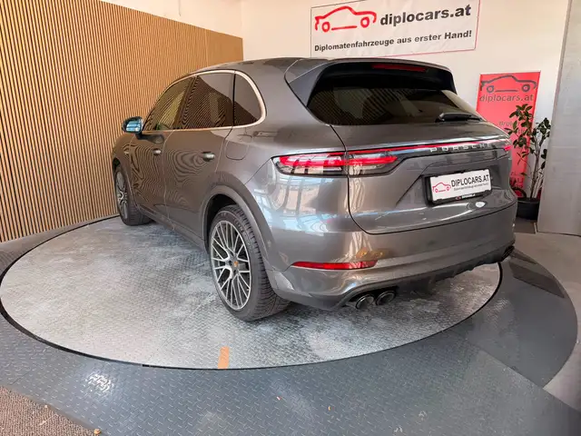 Porsche Cayenne view 6