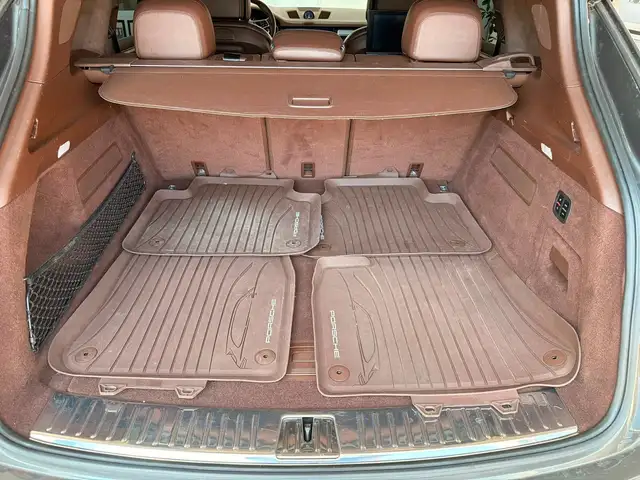 Porsche Cayenne view 11