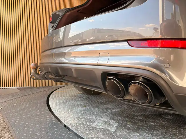 Porsche Cayenne view 15